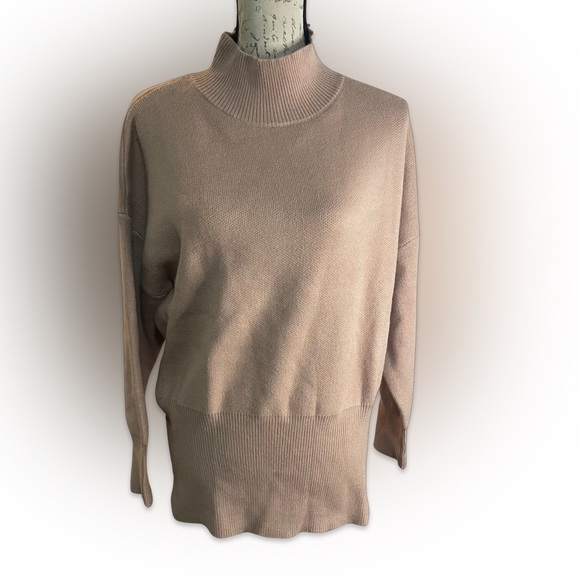 Anrabess Sweater - Picture 1 of 5